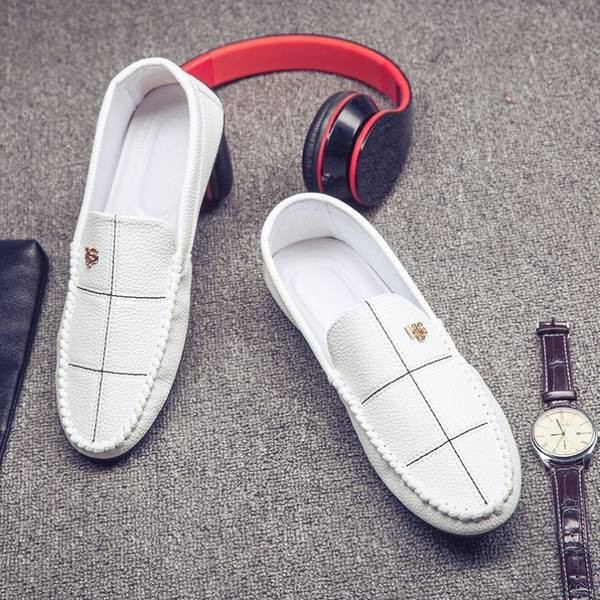 Jauns vīriešu ādas mokasīnu modelis ar metāla elementu - vairākas krāsas