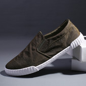 Jauns elpojošu mokasīnu modelis ar plakanu zoli