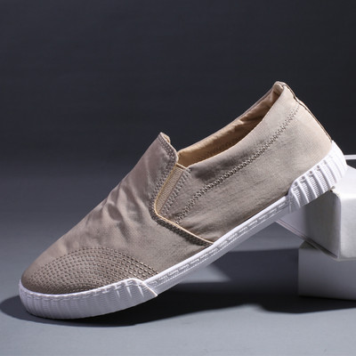 Jauns elpojošu mokasīnu modelis ar plakanu zoli