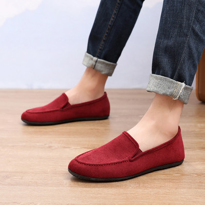 Apvalių mokasinų paprastas modelis vyrams