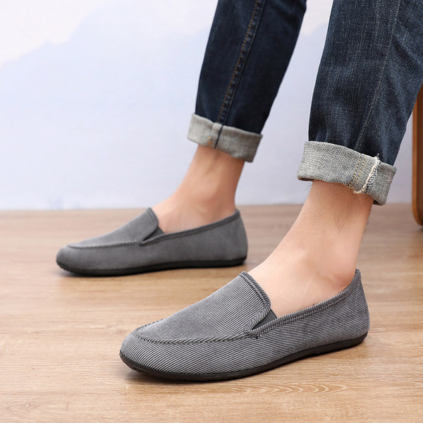 Apvalių mokasinų paprastas modelis vyrams