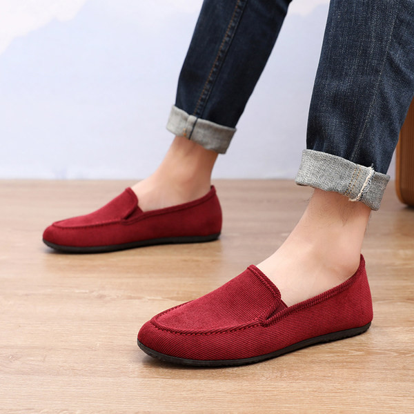 Apvalių mokasinų paprastas modelis vyrams