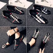 Mūsdienīgi vīriešu mokasīni ar rakstu un mežģīnēm