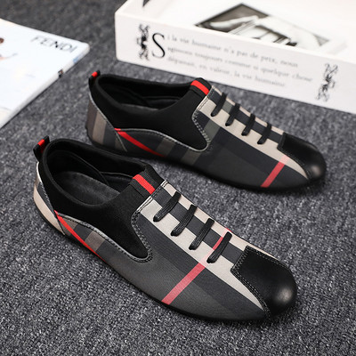 Mūsdienīgi vīriešu mokasīni ar rakstu un mežģīnēm