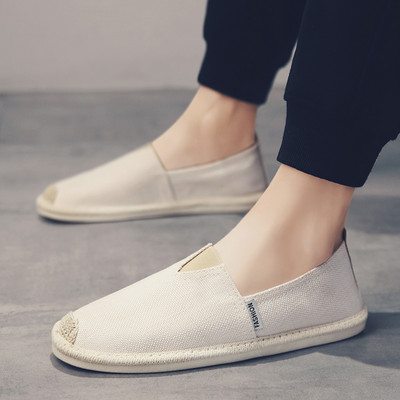 Ikdienas vīriešu mokasīnu vienkāršs modelis