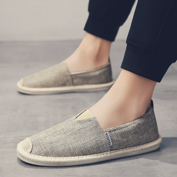 Ikdienas vīriešu mokasīnu vienkāršs modelis