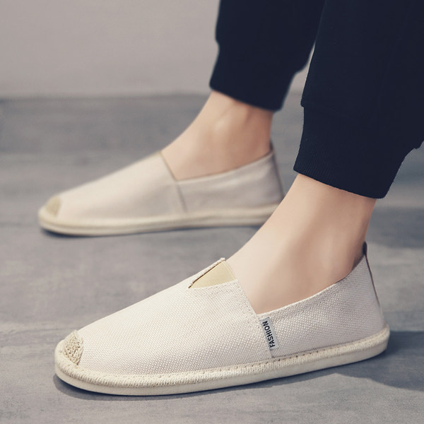 Ikdienas vīriešu mokasīnu vienkāršs modelis