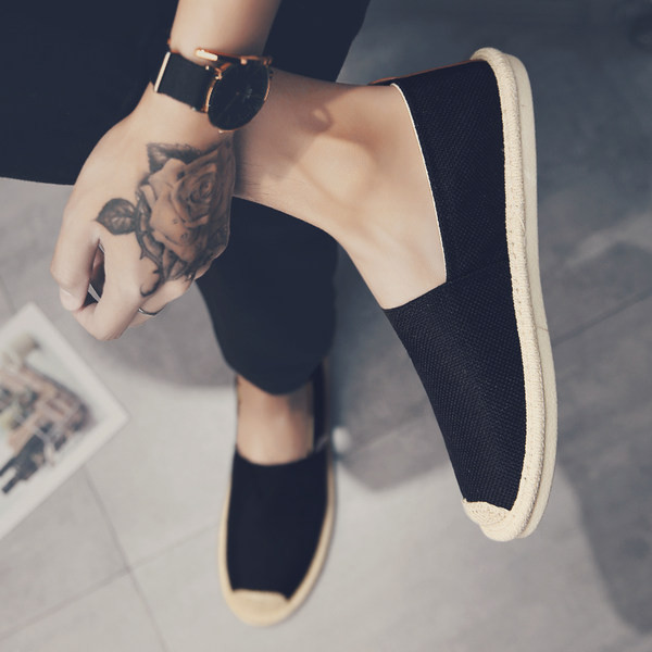 Ikdienas vīriešu mokasīnu vienkāršs modelis