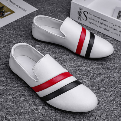 Mūsdienīgi vīriešu mokasīni no mākslīgās ādas ar plakanu zoli