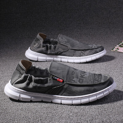 Σύγχρονα μοκασίνια με ελαστική και επίπεδη σόλα