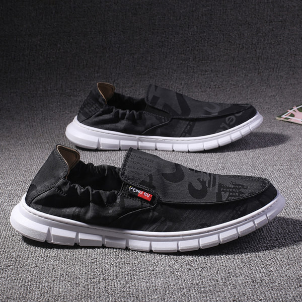 Σύγχρονα μοκασίνια με ελαστική και επίπεδη σόλα