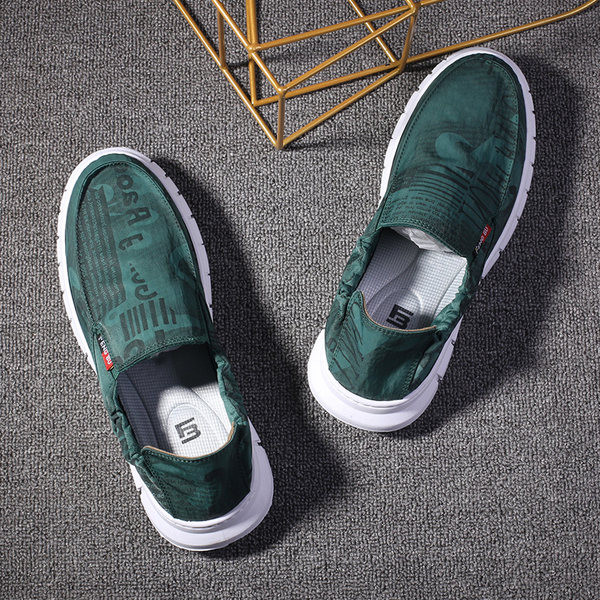 Σύγχρονα μοκασίνια με ελαστική και επίπεδη σόλα