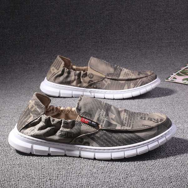 Σύγχρονα μοκασίνια με ελαστική και επίπεδη σόλα