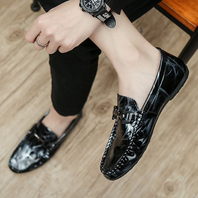 Jauns vīriešu mokasīnu modelis ar metāla elementu - vairāki modeļi