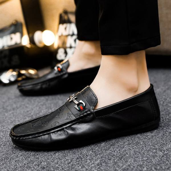 Jauns vīriešu mokasīnu modelis ar metāla elementu - vairāki modeļi