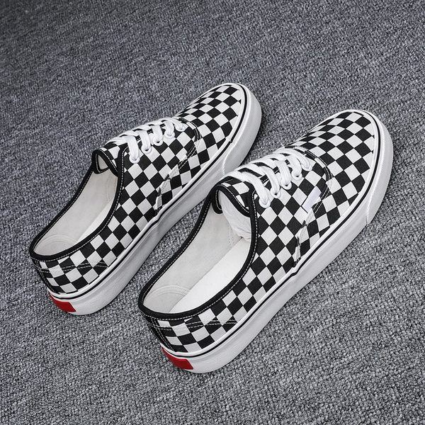 Μοντέρνα ανδρικά καθημερινά μοκασίνια με επίπεδη σόλα και κορδόνια σε δύο μοντέλα