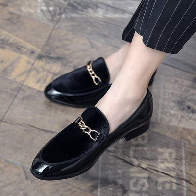 Jauns vīriešu mokasīnu modelis ar metāla elementu vairākās krāsās