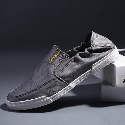 Mūsdienīgi tekstila mokasīni ar plakanu zoli