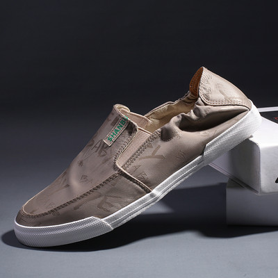 Mūsdienīgi tekstila mokasīni ar plakanu zoli