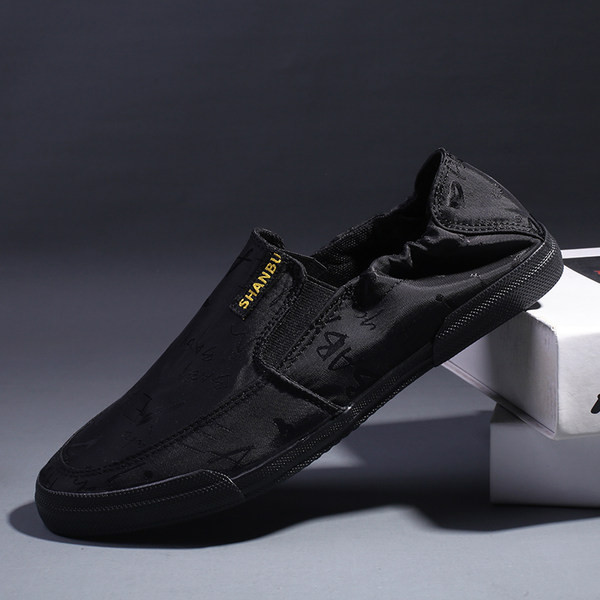 Mūsdienīgi tekstila mokasīni ar plakanu zoli