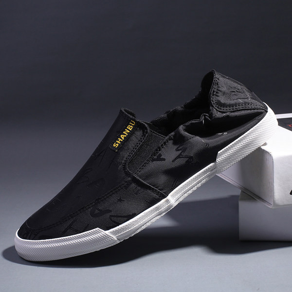 Mūsdienīgi tekstila mokasīni ar plakanu zoli