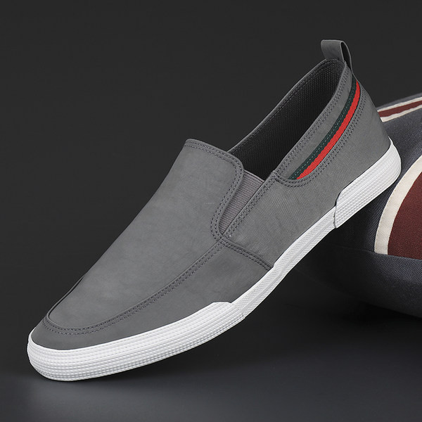 Ανδρικά στρογγυλά μοκασίνια με χρωματιστές ρίγες