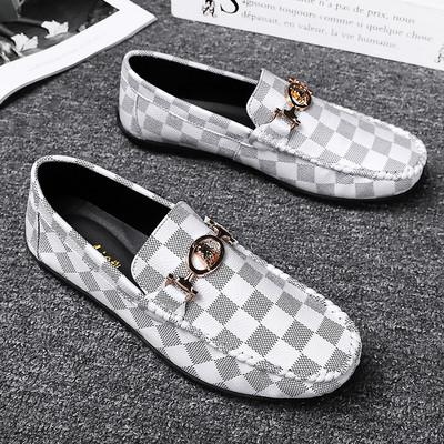 Stilīgi vīriešu rūtaini mokasīni ar sprādzi