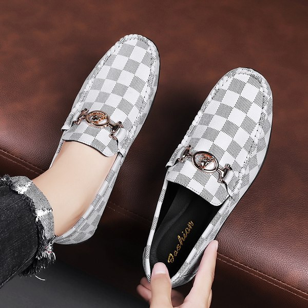 Stilīgi vīriešu rūtaini mokasīni ar sprādzi