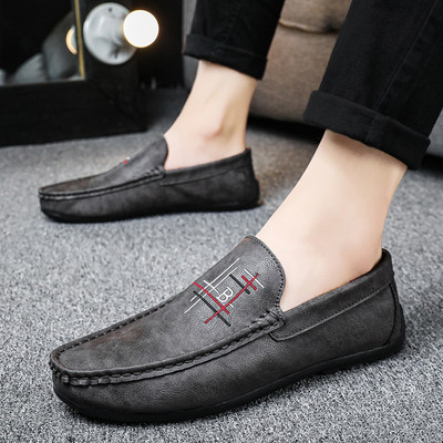 Mūsdienīgi vīriešu mokasīni no eko ādas ar izšuvumiem