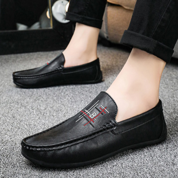 Mūsdienīgi vīriešu mokasīni no eko ādas ar izšuvumiem