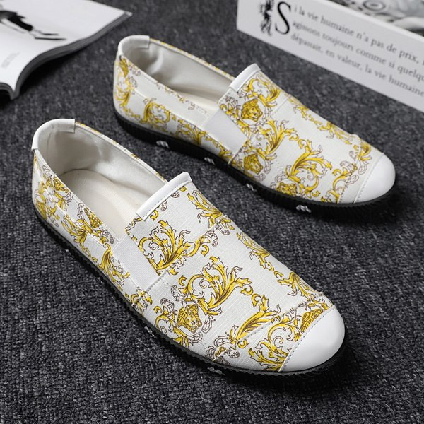 Stilīgi vīriešu mokasīni ar plakanu zoli un rakstu