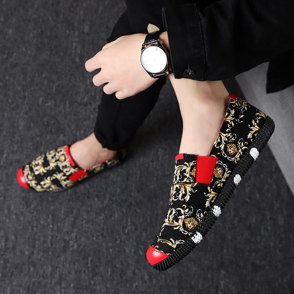 Stilīgi vīriešu mokasīni ar plakanu zoli un rakstu