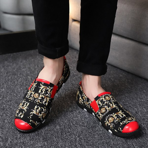 Stilīgi vīriešu mokasīni ar plakanu zoli un rakstu