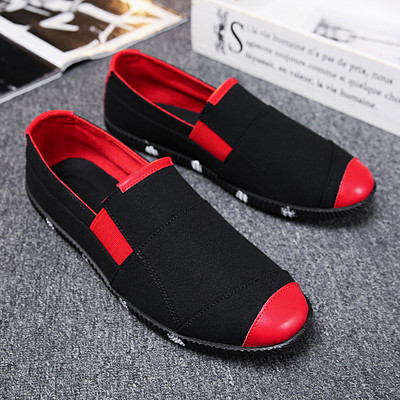 Stilīgs vīriešu mokasīnu vienkrāsains modelis ar plakanu zoli