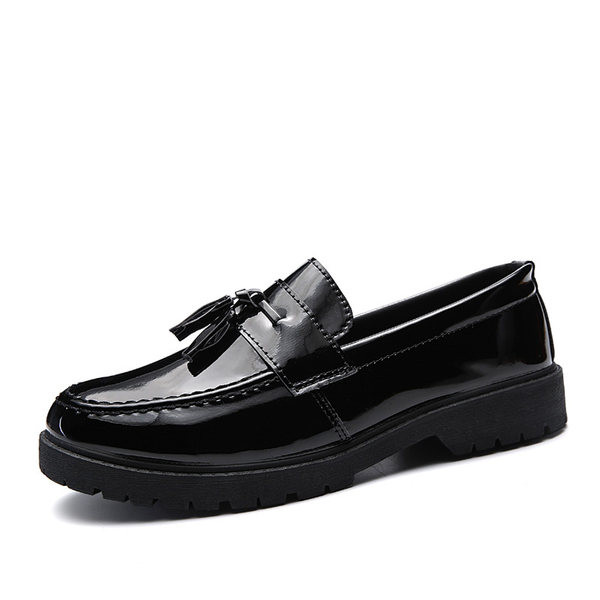 Mūsdienīgi lakādas mokasīni vīriešiem