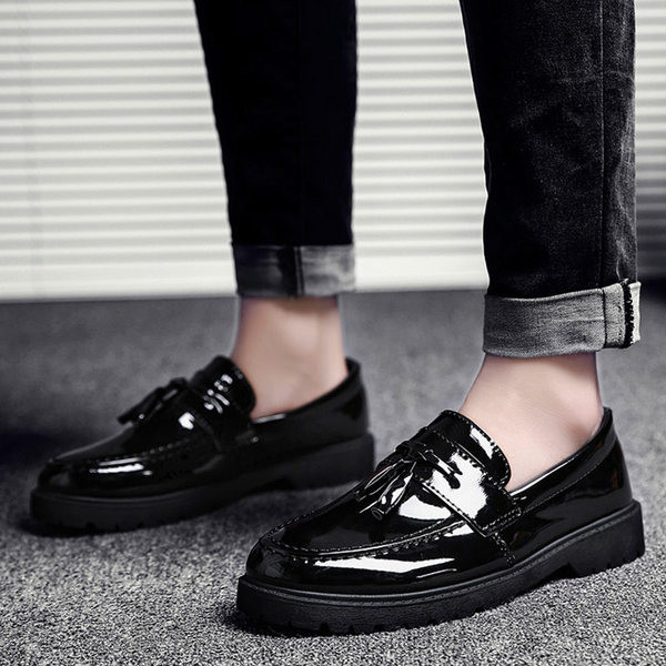 Mūsdienīgi lakādas mokasīni vīriešiem