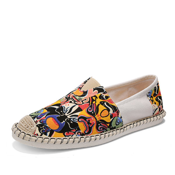 Jauns vasaras espadriļu modelis ar krāsainu rakstu