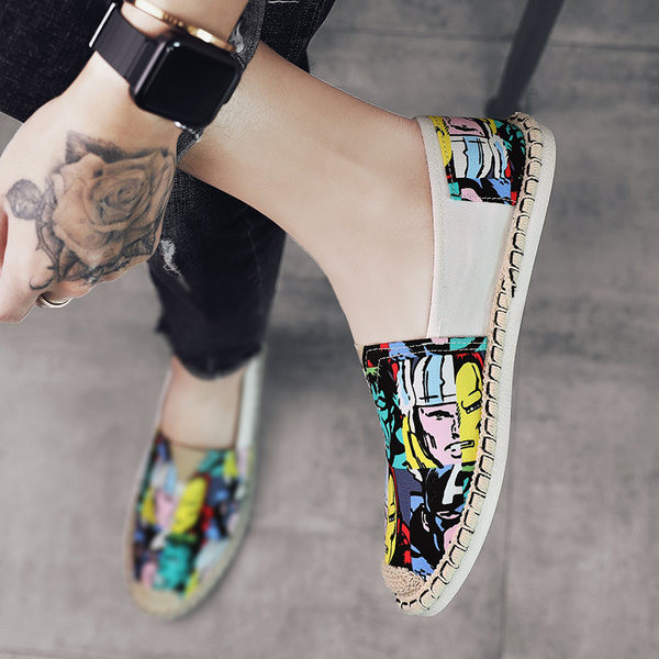 Jauns vasaras espadriļu modelis ar krāsainu rakstu