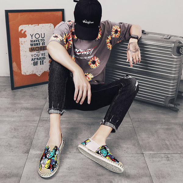 Jauns vasaras espadriļu modelis ar krāsainu rakstu