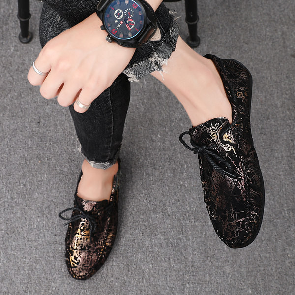 Stilīgi vīriešu mokasīni ar plakanām zolēm un mežģīnēm