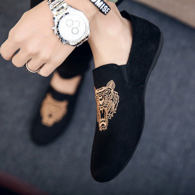 Елегантни мъжки мокасини от еко велур с бродерия