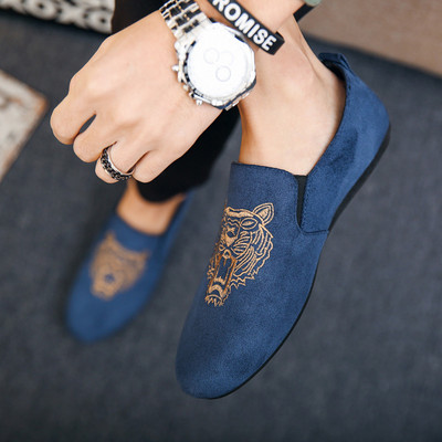 Елегантни мъжки мокасини от еко велур с бродерия