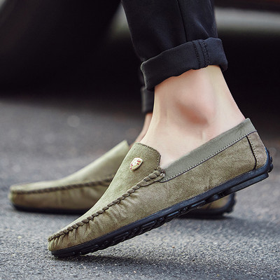 Stilīgs vīriešu mokasīnu vienkrāsains modelis ar metāla elementu