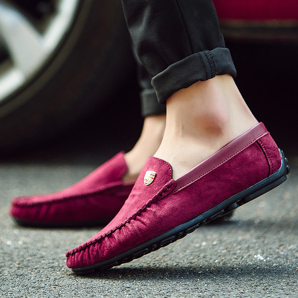 Stilīgs vīriešu mokasīnu vienkrāsains modelis ar metāla elementu