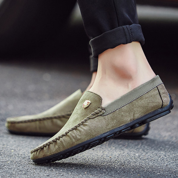 Stilīgs vīriešu mokasīnu vienkrāsains modelis ar metāla elementu