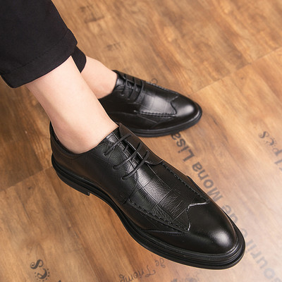 Jauns vīriešu mākslīgās ādas mokasīnu modelis ar metāla elementu brūnā un melnā krāsā