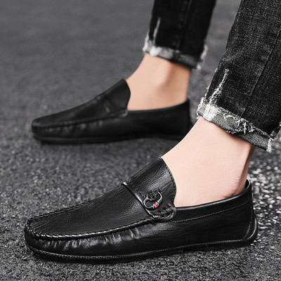 Ikdienas vīriešu mokasīni no eko ādas ar metāla elementu