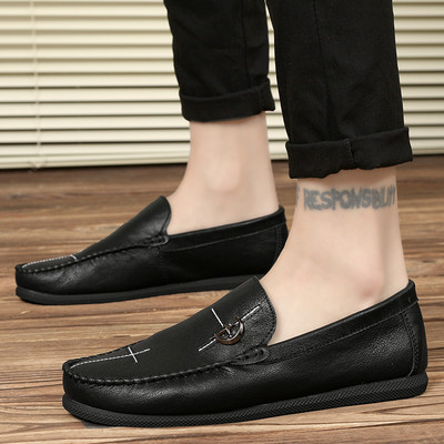 Ikdienas vīriešu mokasīni no eko ādas ar metāla elementu