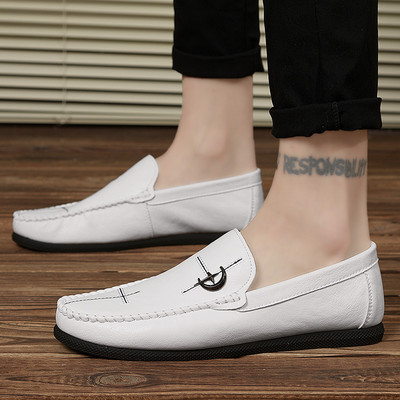 Ikdienas vīriešu mokasīni no eko ādas ar metāla elementu