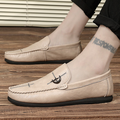 Ikdienas vīriešu mokasīni no eko ādas ar metāla elementu